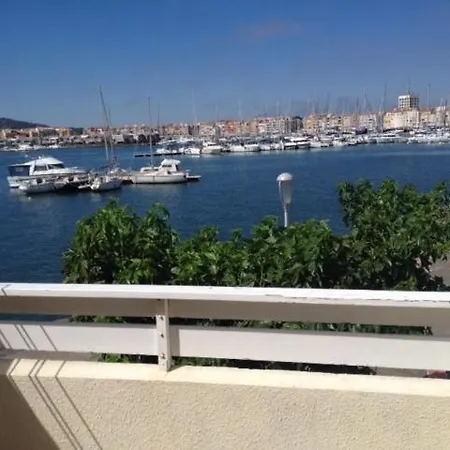 דירה One-bedroom With Port View 181 *